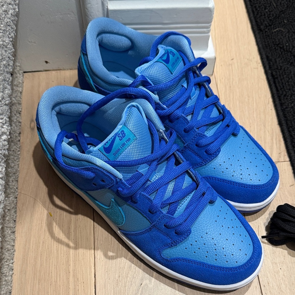 Nike men’s SB dunk low Sky Blue and Royal Blue Sneakers